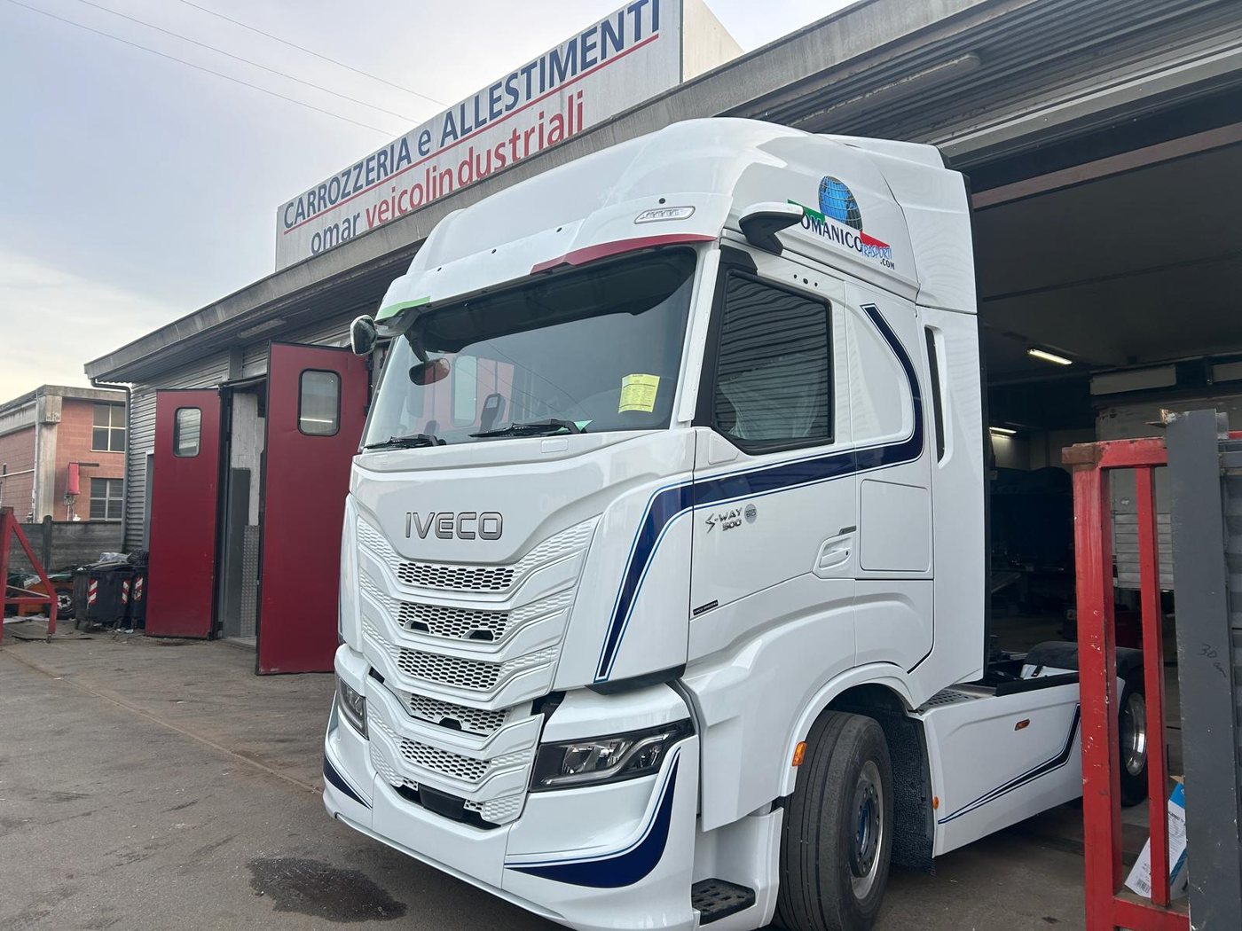 Motrice bianca dopo interventi di ritocco carrozzeria